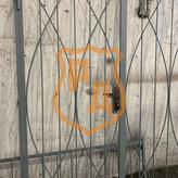 дверь решетчатая